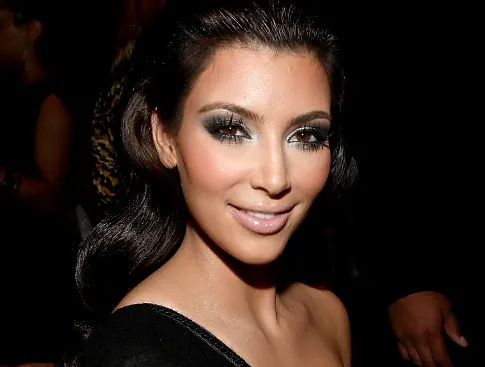 In 2010, she also opened up about a Botox incident that left her with a temporary adverse reaction. This reinforced her preference for non-invasive and well-monitored procedures.